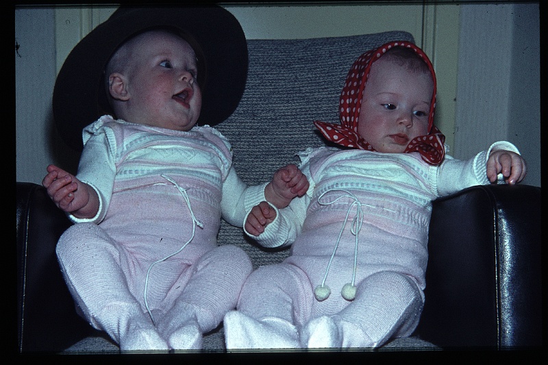 11.Delft jan 1964 Brigitte,Marion.JPG